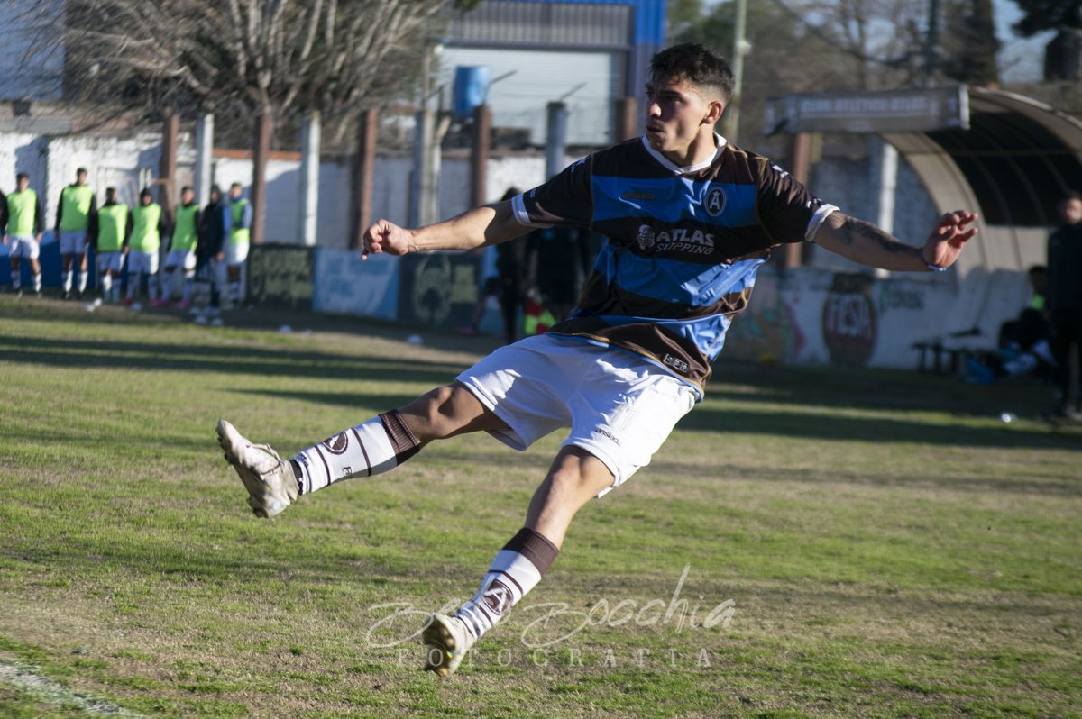 ATLAS 4 - MUÑIZ 2
LUJO AL PRINCIPIO, SUSTO AL FINAL
El "Marrón" brilló en la primera parte, con goles del "Chino" Fernández, DiGangi, Ronconi y Anríquez, pudieron haber sido más, pero en el final del partido se acercó Muñoz con dos goles.
Fotos y síntesis, en el IG: <a href="/atlasmarron/">Atlas Marrón</a>