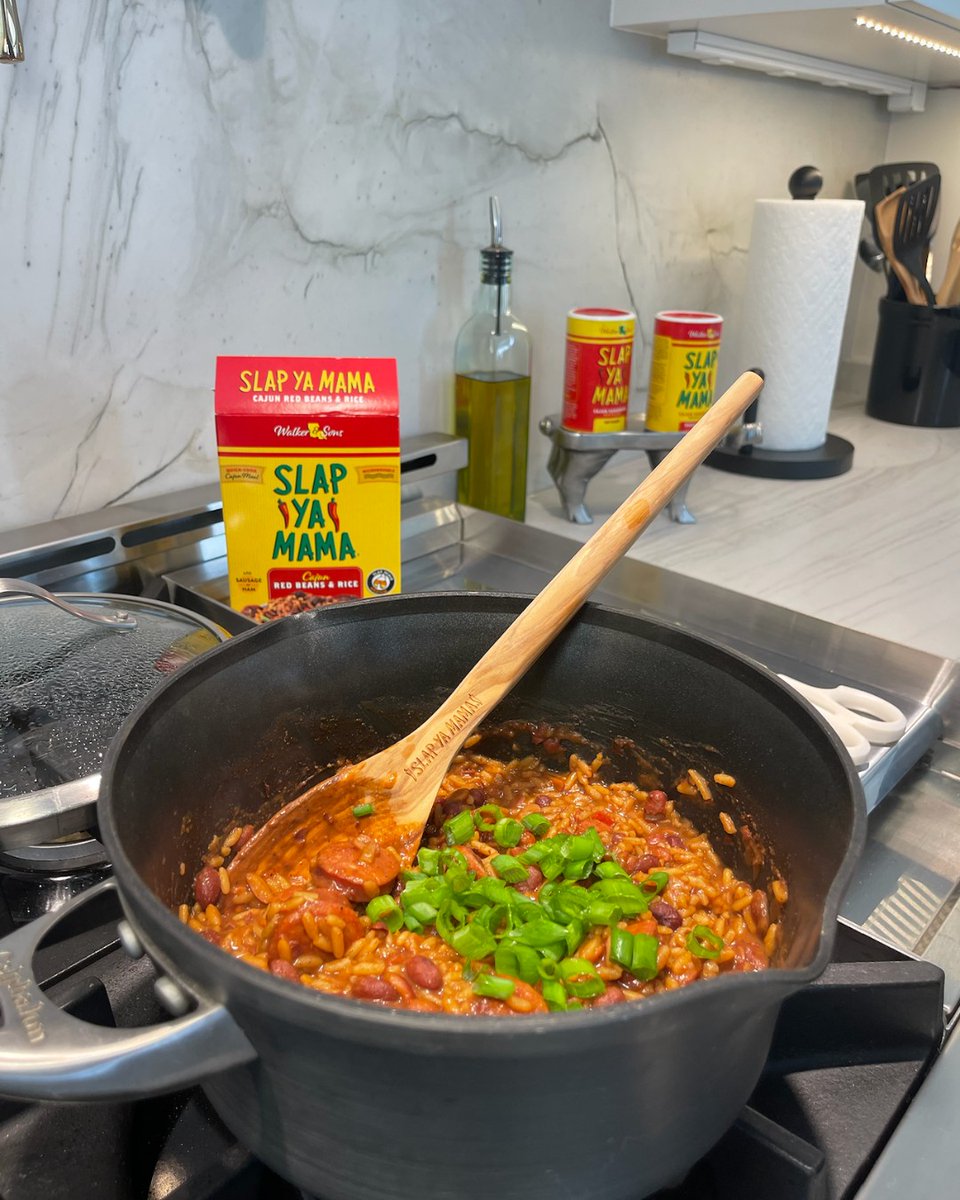 SlapYaMama's tweet photo. Kicking off the week with Mama's Cajun Red Beans & Rice. Who said Mondays have to be boring? ๐๐ถ๏ธ #redbeansmonday https://t.co/VHuhASJmuH