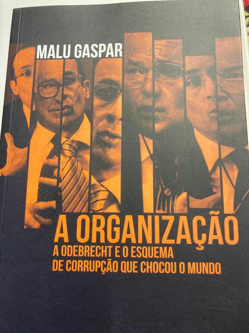 leiatheinvestor's tweet photo. procurando um livro de ficção pra distrair a cabeça.

recomendaram esse abaixo. alguém já leu? https://t.co/FOrcJzZVFH