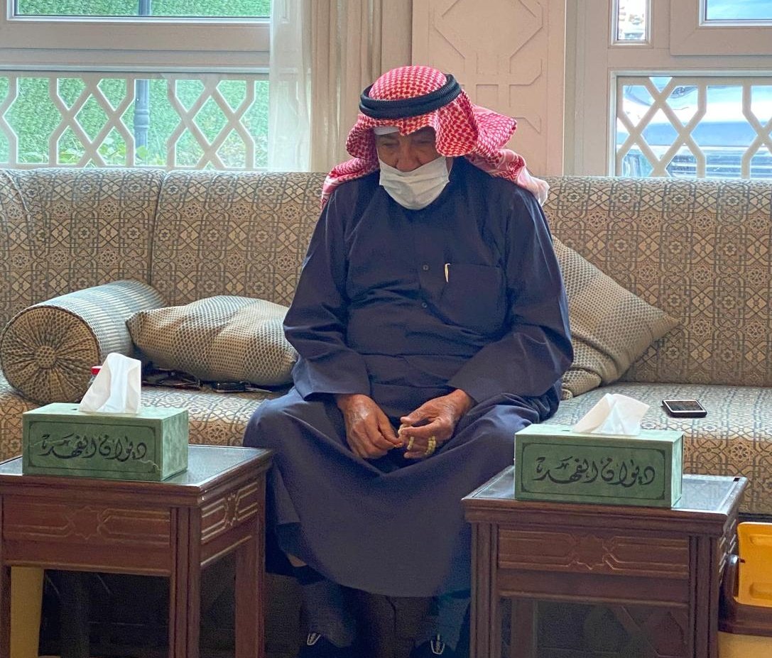 نعزي أنفسنا ونعزي أسرة الجلاهمة الكرام بوفاة 

العم  حمد ناصر الجلاهمة (بوطارق)

أحد رواد ديوان الفهد، سائلين الله سبحانه وتعالى أن يتغمد الفقيد بواسع رحمته ويسكنه فسيح جناته وأن يلهمنا  وأهله وذويه الصبر والسلوان.