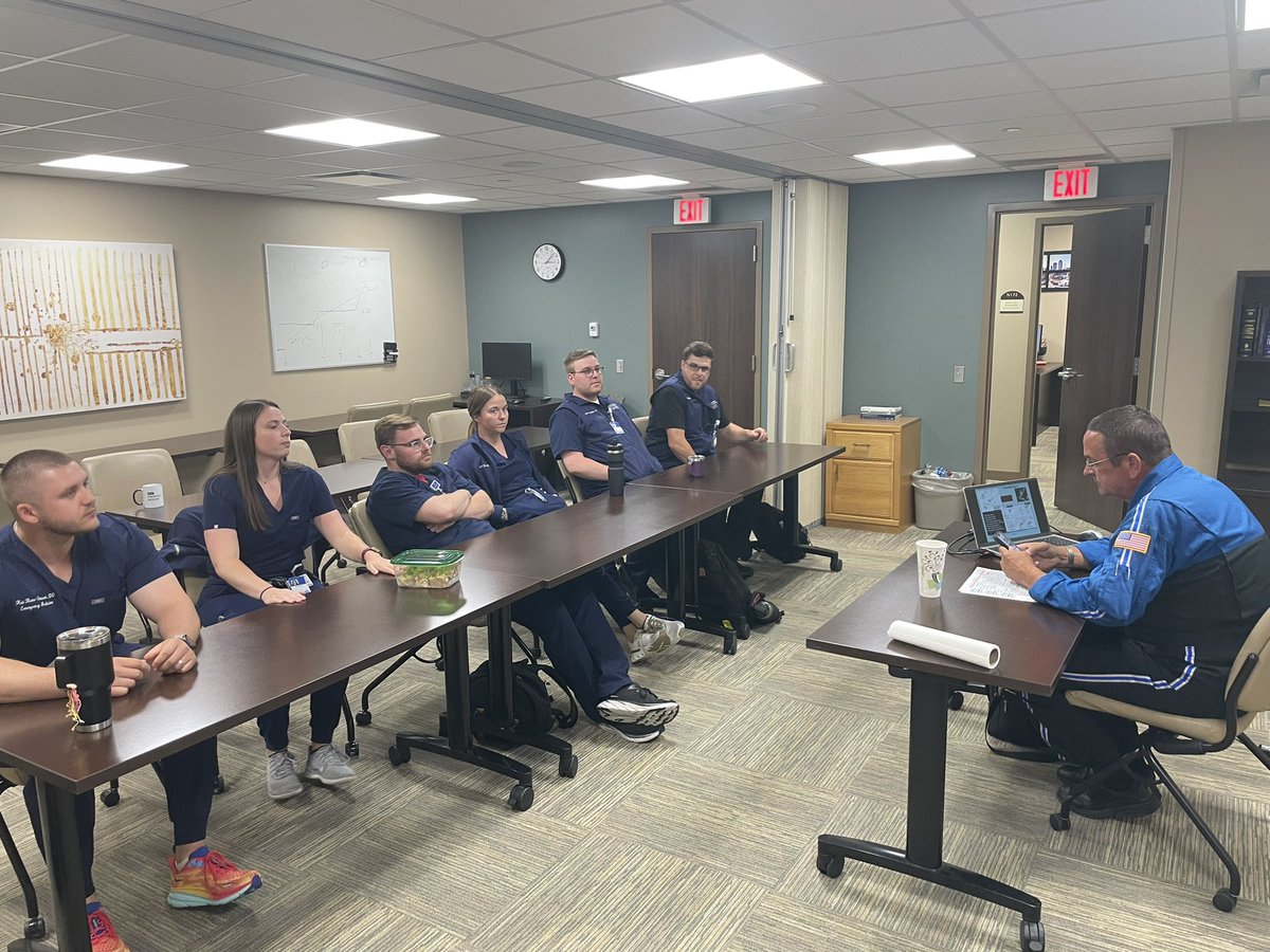 IMMCEMResident's tweet photo. Amazing day today with DSM LifeFlight. LifeFlight Bootcamp during the intern orientation month introduces our residents to HEMS operations and their elective involvement with the flight teams. https://t.co/b9vPAkBJuA