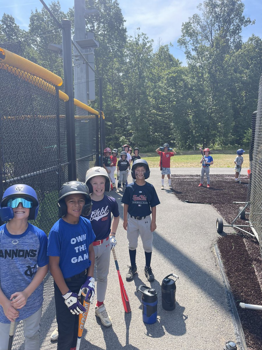 CoachEmersonPVI's tweet photo. A great day to start our last week of camp!  Almost 100 campers working hard and having fun (despite the heat). Another awesome talk to end the day from College World Series alum, former pro, and PVI teacher/coach: Greg Knowles. #KnowlesKnowledge #CoachEmersonBaseaballCamps https://t.co/x5I2VF5lyf