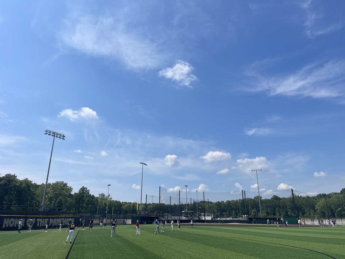CoachEmersonPVI's tweet photo. A great day to start our last week of camp!  Almost 100 campers working hard and having fun (despite the heat). Another awesome talk to end the day from College World Series alum, former pro, and PVI teacher/coach: Greg Knowles. #KnowlesKnowledge #CoachEmersonBaseaballCamps https://t.co/x5I2VF5lyf