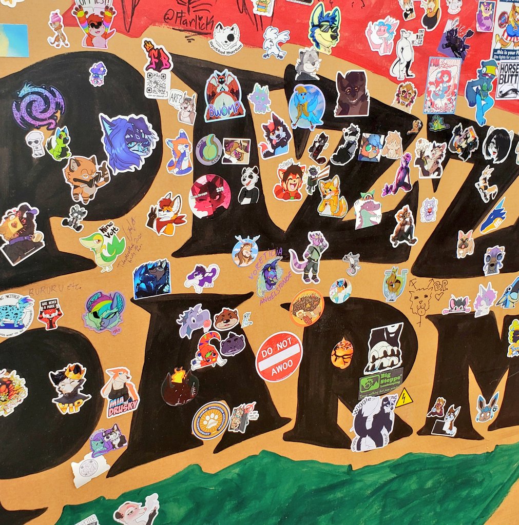 VoreVamp's tweet image. Left stickers all around Pittsburgh 😇
Lmk if you found one!
#Anthrocon #stickerbomb