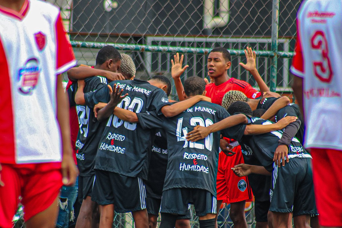 BaileDeMunique3's tweet photo. OS CRÍTICOS FICAM BOLADOS ✍🏻
Deus e primeiro Lugar um por todos todos por um https://t.co/HE4fqHI5V3