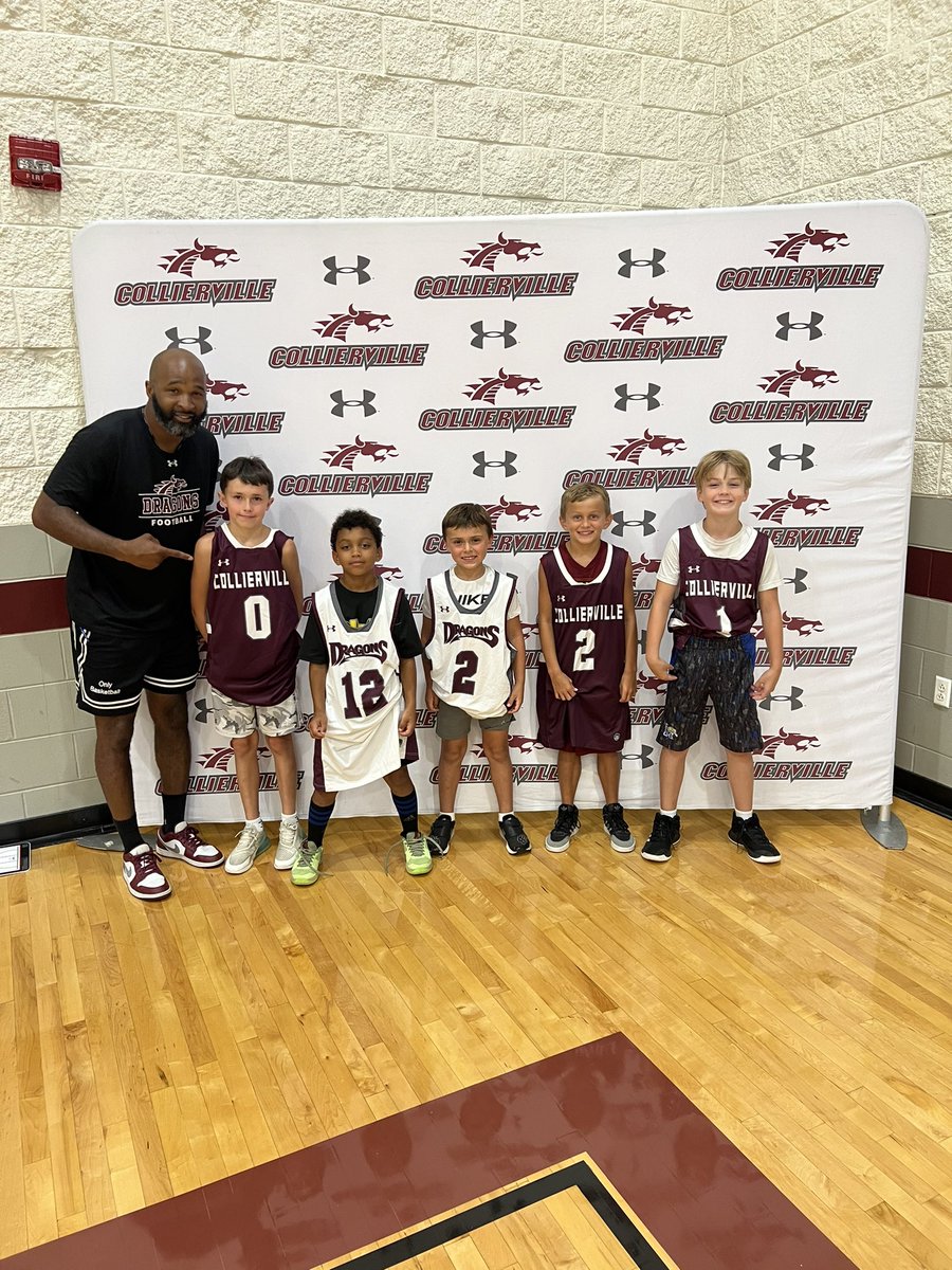 cvilleu_mbb's tweet image. A great 1st day of camp! 🏀
Congrats to our Dragons of the day:
1st- Whitt Dickens, 2nd- Jonathan Saucer, 3rd- Carson Wolf, 4th- Paxton Long, 5th- Paul Giles, 6th- Drew Oppenheimer and Ian Chambers, 7th- Robert Gardner, 8th- Jackson Hall

#GoDragonsGo
