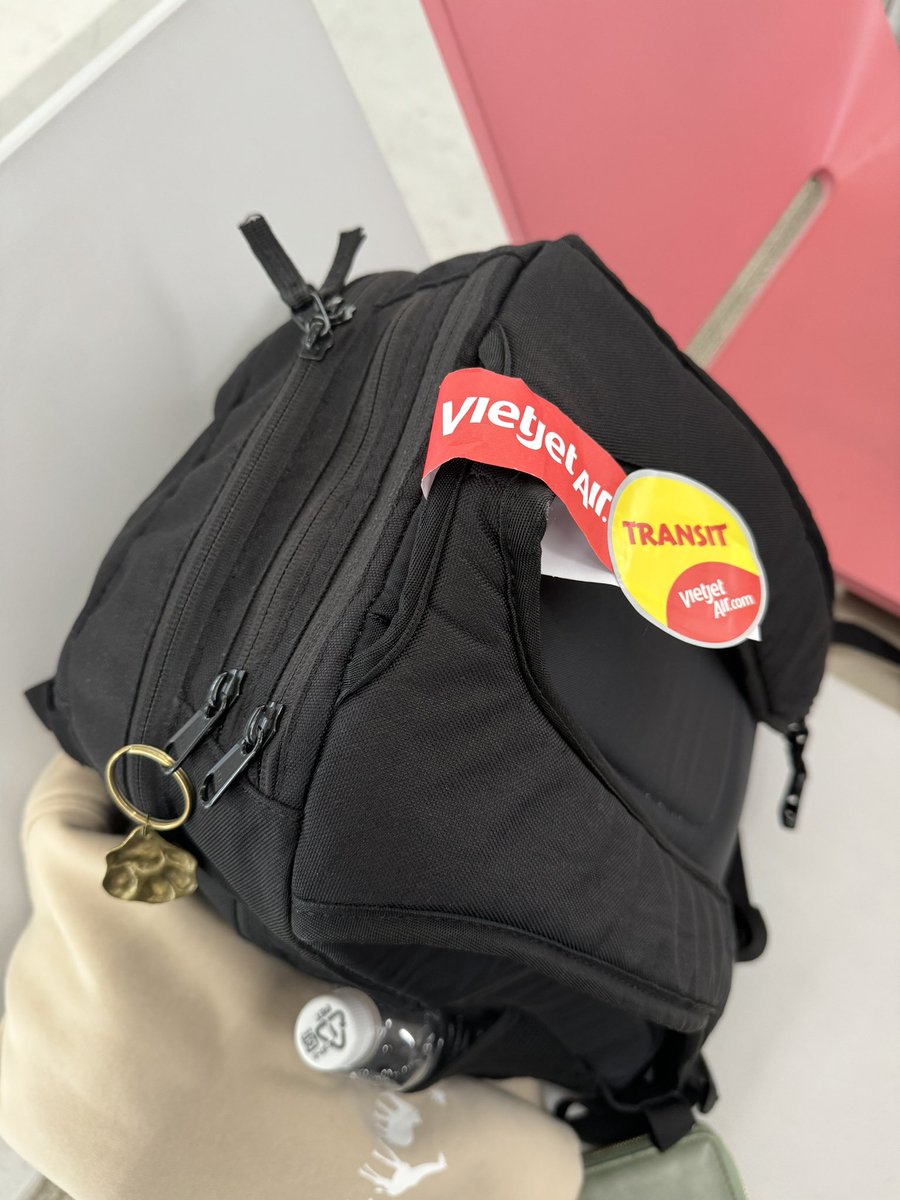 英語びみょーだし
久しぶりの１人飛行機✈️乗換アリで
緊張🥺頑張る😂