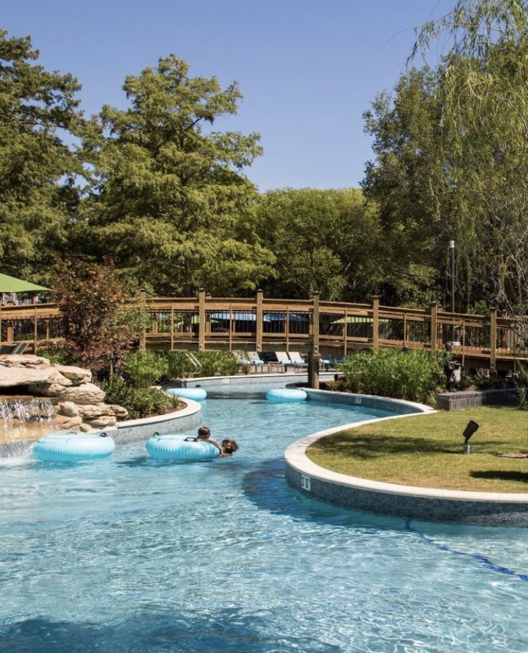 VisitaDallasTx's tweet image. ¡Las vacaciones que soñaste están en los hoteles con alberca de Dallas! 🏊‍♂️ 🌞 ¡Reserva unas vacaciones en casa y celebra la diversión del verano! Descubre 20 hoteles con alberca 👙 visitdallas.com/blog/hotel-poo…

#visitadallas #dallastexas #thingstodoindallas #dallas #dallastx #alberca