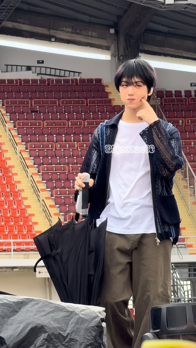 내가 만약 우산 쥔 손이 귀엽다고해