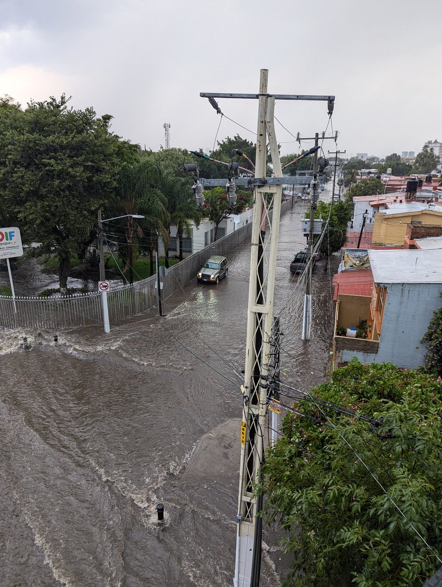 jesusdroid's tweet photo. @Trafico_ZMG Periférico y carretera a tesistan por la plaza belenes https://t.co/RN2jsVcKnd