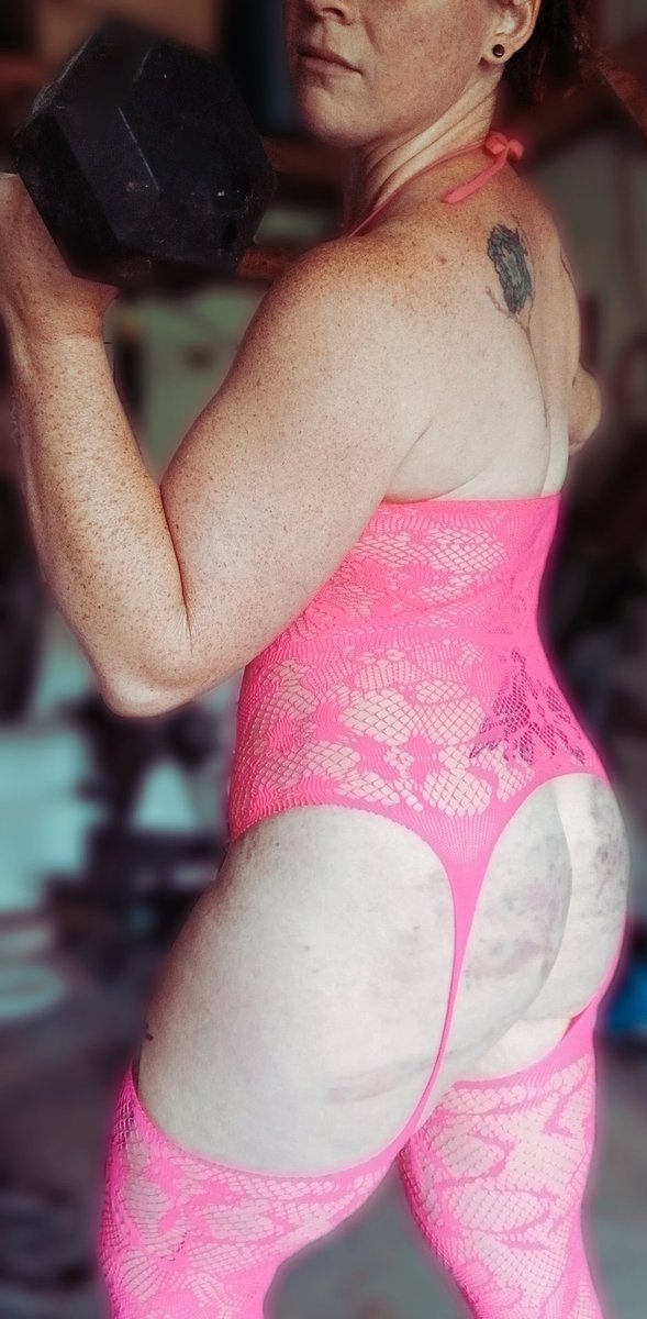 MarieRyver's tweet photo. Made the best out of missing the gym this morning... see the rest on my #onlyfans and make sure you vote in my poll about posting the videos

https://t.co/tX2dB6Y3St https://t.co/z4EJBGAVJB