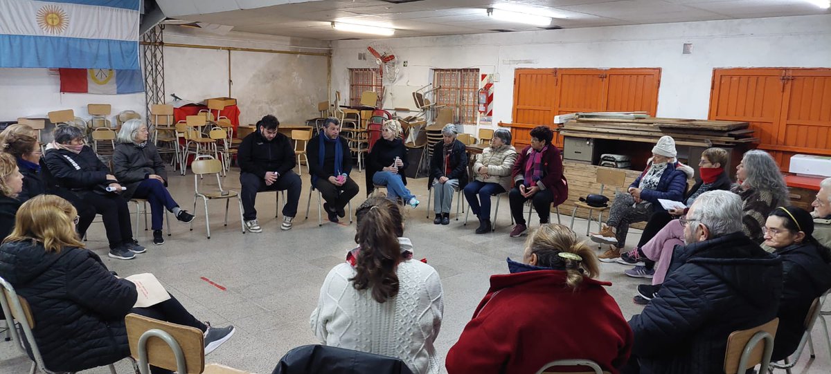 FabianFPeralta's tweet photo. Junto al Director de juventudes de @GobSantaFe @GastaNoyjovich visitamos el centro de Jubilado/as "Armonia" . Jóvenes y Personas Mayores, juntos, aportando a una sociedad con más #Derechos https://t.co/fTZIAThWrL