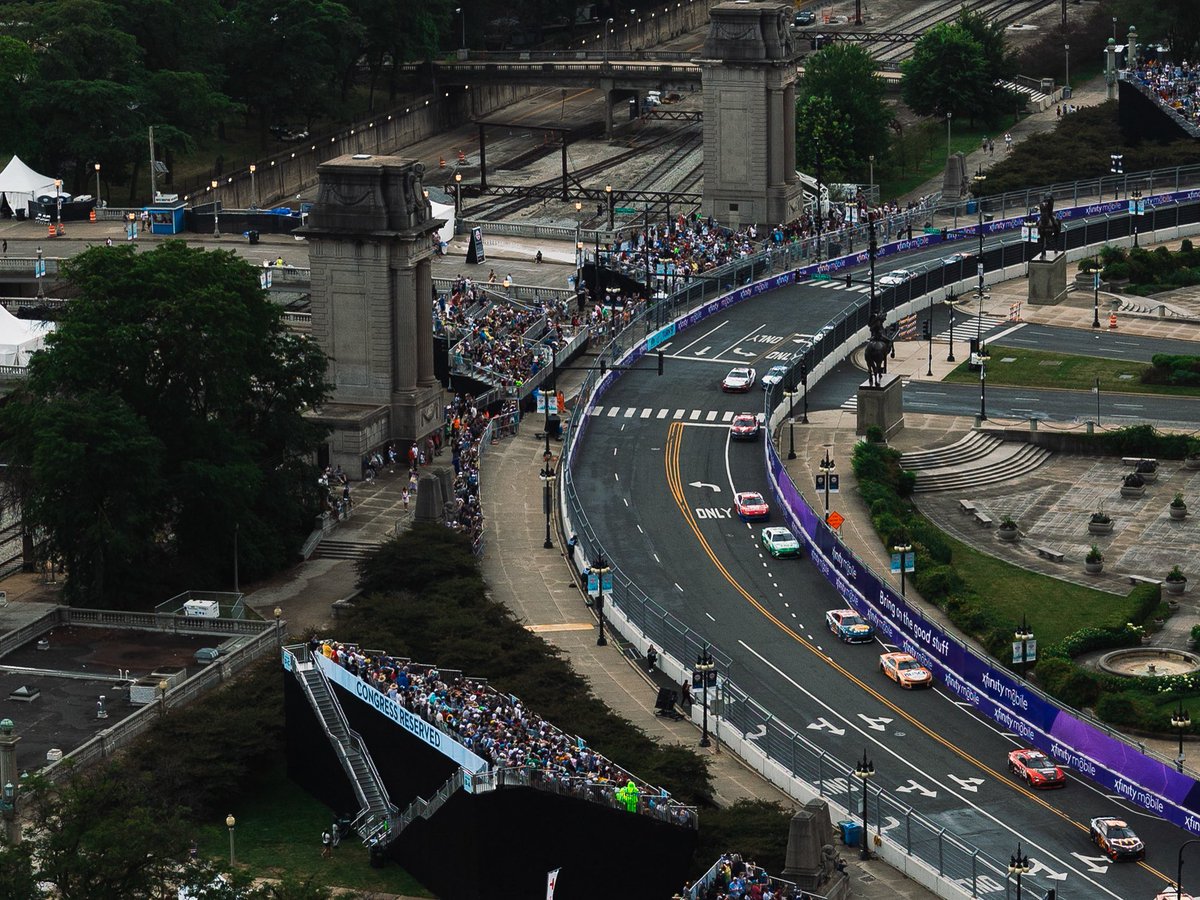 MidAmCarpenters's tweet image. Another awesome turnout for NASCAR’s Chicago Street Race! It was great seeing so many members stop by our trailer as well as race fans interested in the outstanding careers available in the carpenters union. The #MACRC was well-represented at this event! #MidAmericaCarpenters