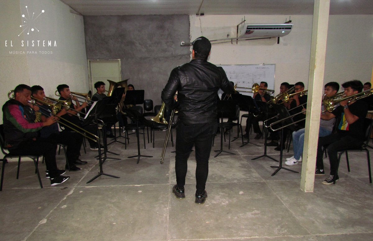 Con una Muestra Musical finalizó el Encuentro de los Ensambles de Vientos Metales, Percusión, Trombón y Tuba del Sistema Apure, realizado en la sala de conciertos “Dr. José Antonio Abreu”. 
#SomosElSistema 
#MúsicaParaTodos 
#TocarCantarYLuchar 
#ElSistemaApure