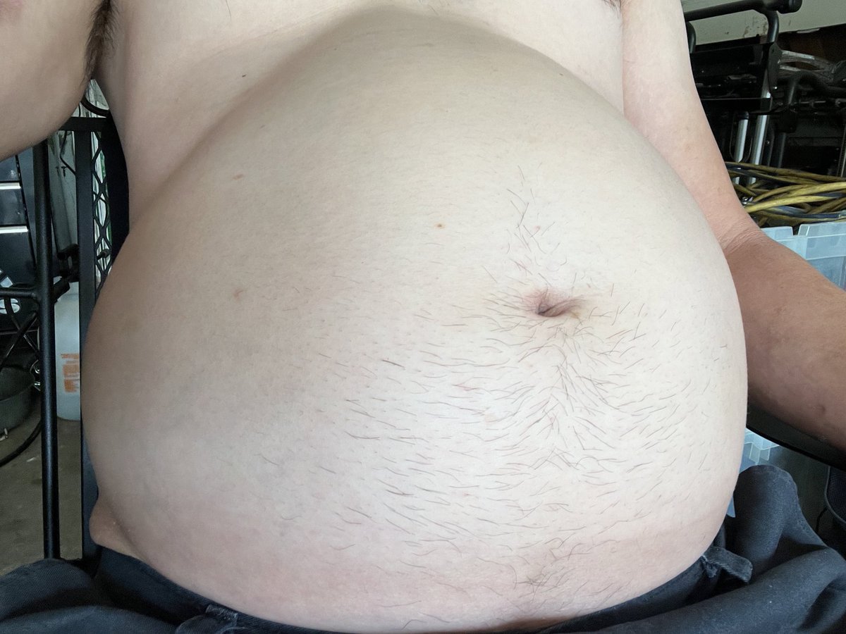 MentFill's tweet photo. I want @missswellswell to relentless fill me. Blow me up until my belly is taking up my lap.  Keep filling me more, taking up the entire bed.  Pump me so full I end up taking all the available space in the room. My blimped form oozing from the door and windows. I hope I pop💥 https://t.co/XXDDjrrx2D