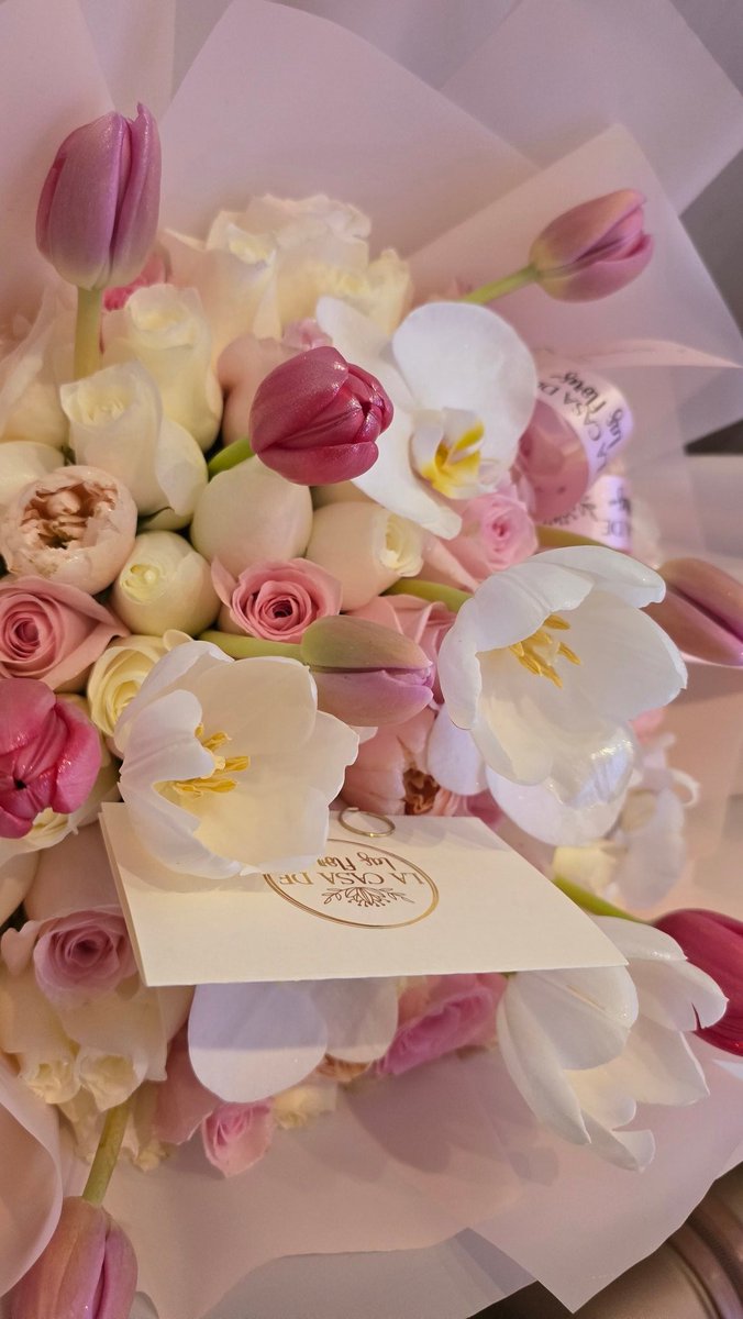 AlmaLachica's tweet photo. Otro más al hilo de flores bonitas que me regala mi novio 🫶🏻🫶🏻🫶🏻 https://t.co/YzvxrDPapG