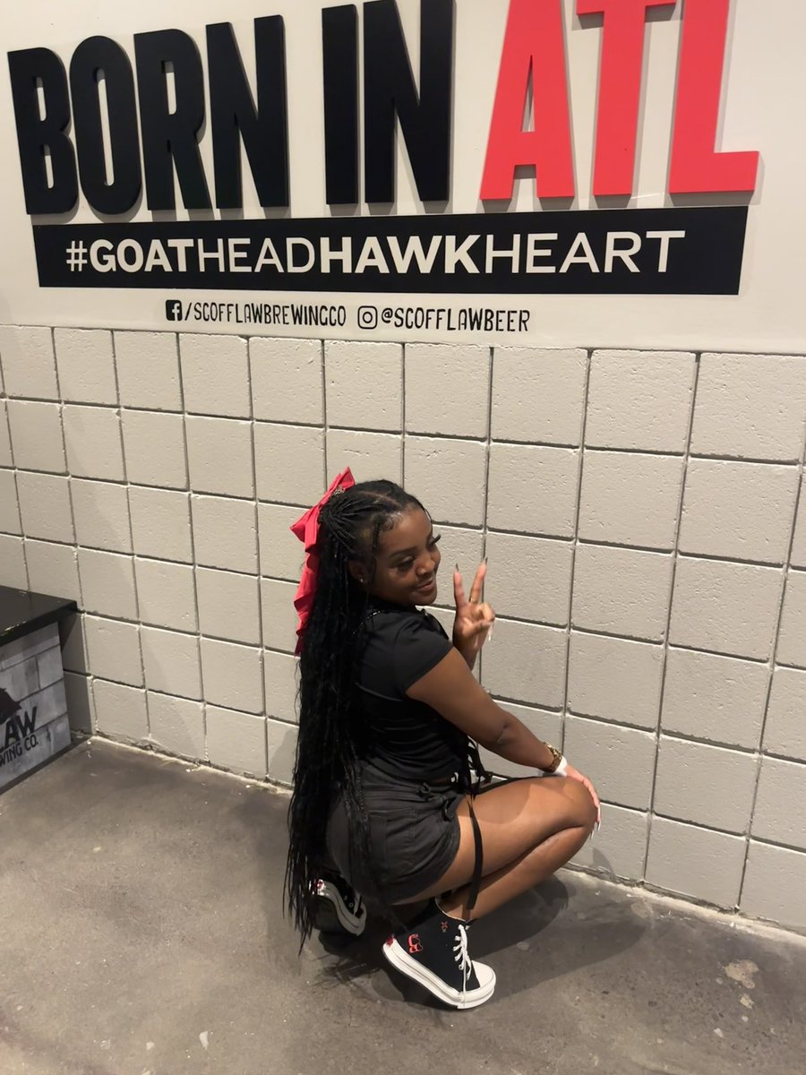 MichyMich__'s tweet image. It’s that pretty brown brown driving em wild.. ❤️‍🔥 #BigMich #11:11Tour💕🕺🏽