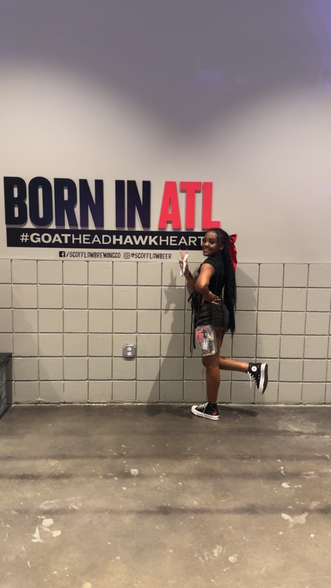 MichyMich__'s tweet image. It’s that pretty brown brown driving em wild.. ❤️‍🔥 #BigMich #11:11Tour💕🕺🏽