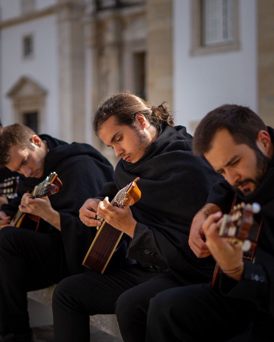 Os FATUM, o grupo de fados da <a href="/aaumadeira/">Académica da Madeira</a>, esteve no passado fim-de-semana em Coimbra, na Serenata dos Antigos Estudantes.