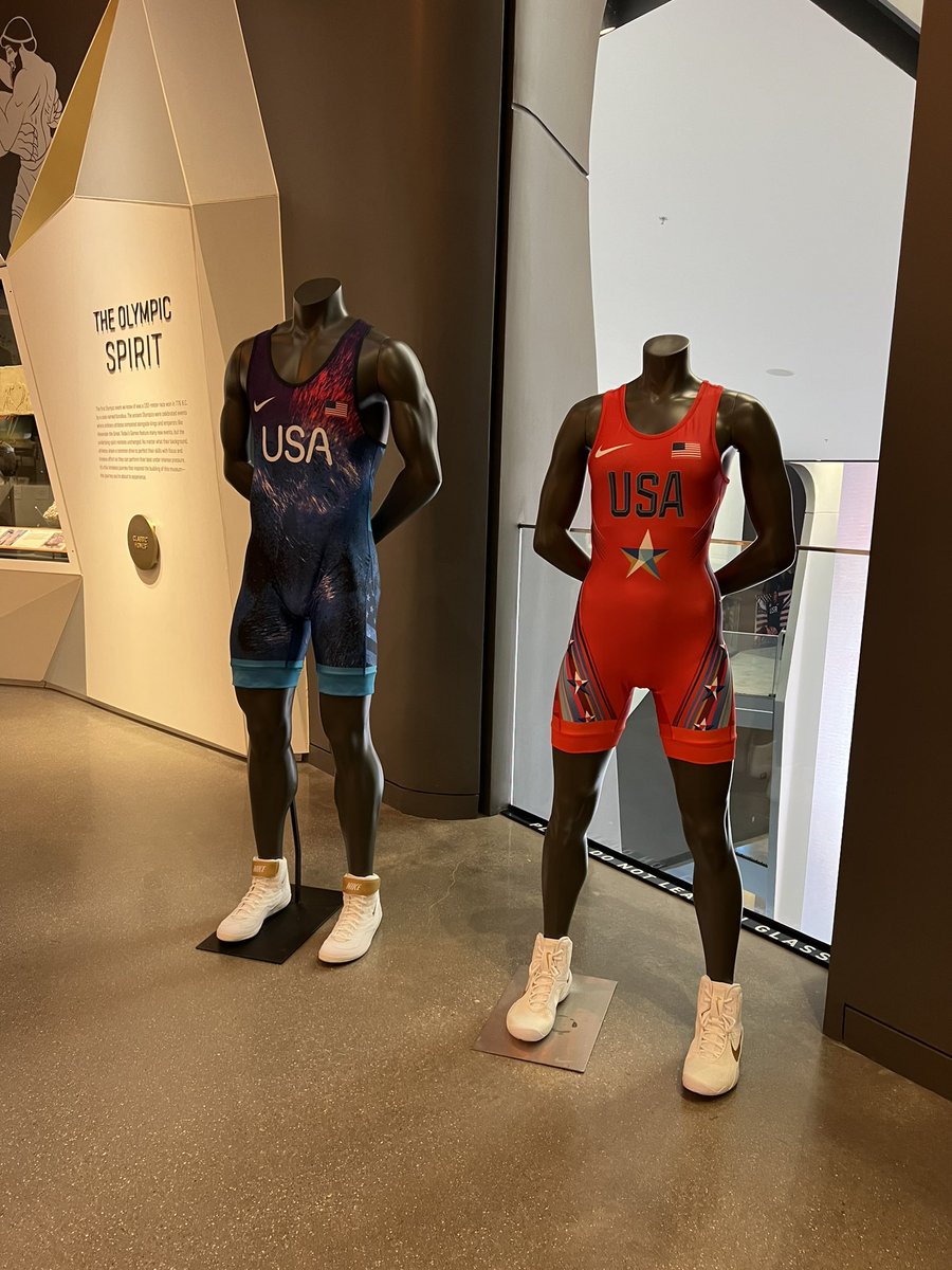USAWrestling's tweet image. Our Olympic Team singlets 🔵🔴 for Paris revealed today at @USOPMuseum! 🇺🇸