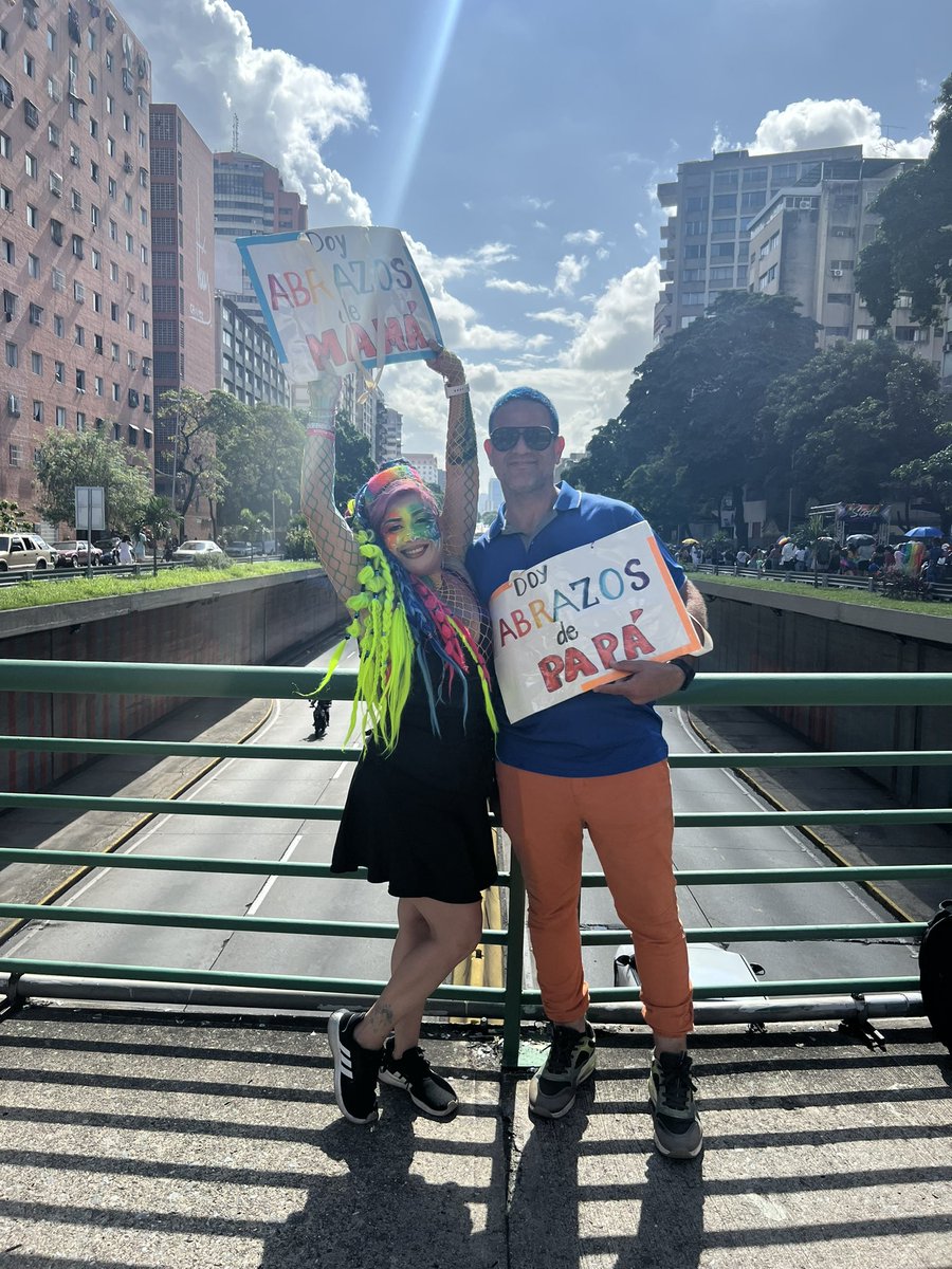 OptimuSebas's tweet photo. Otro pride rodeado de las personas que más amo, mi novia, mi mamá y mi padrastro.

Marchando lleno de orgullo por los que ya no están y por los que aún no pueden.

#Pride2024 #PrideCaracas #LGBTQ #orgullo
#Trans https://t.co/2tjm5rQPzp