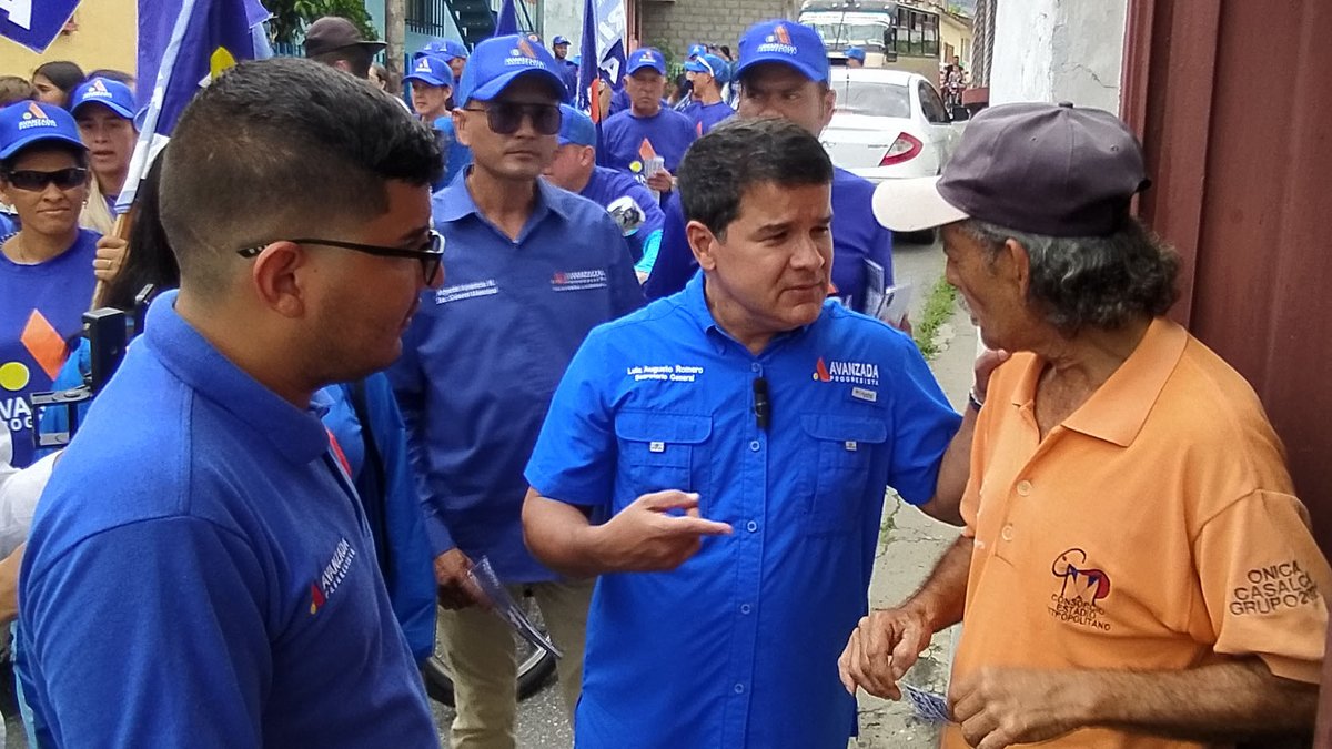 CompasInforma's tweet photo. Luis Augusto Romero: "Son 24 años yendo a elecciones con el ventajismo del chavismo. Y hemos aprendido que toda esa leyenda negra según la cual hay un cable que va para Cuba y te cambia los votos y te los devuelve rojos, eso no existe". https://t.co/tjbr0adryS