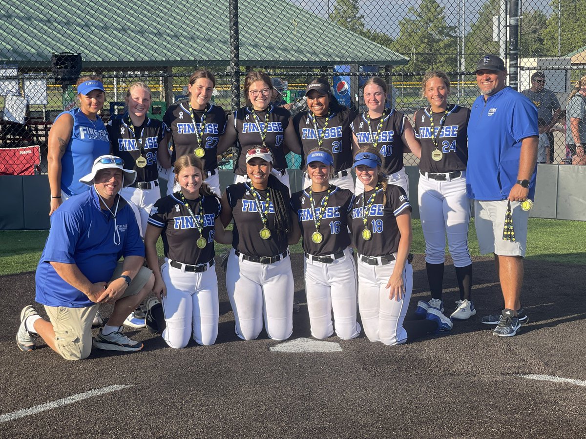 NatalieRobbins_'s tweet photo. Amazing weekend at the Buckeye RecruitFest with @FinesseSchwader !! We went 7-1 and were the gold bracket champions!! 

19 IP
18 SO
9 K-L
0 BB
1.105 ERA
.684 WHIP
.183 BAA

@HUsoftball @SHUgriffinsSB @OhioStateSB @OtterbeinSB https://t.co/jN6MjEkJqA