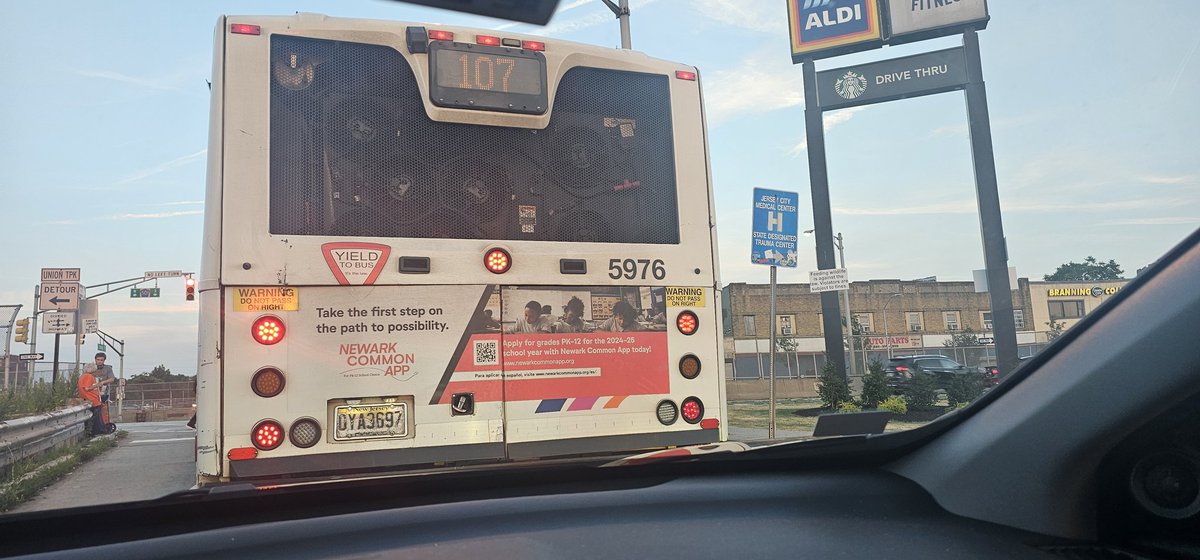 One0fThree's tweet photo. Your guys should teach these drivers how to drive. There's an idea https://t.co/s8xWReTJbZ