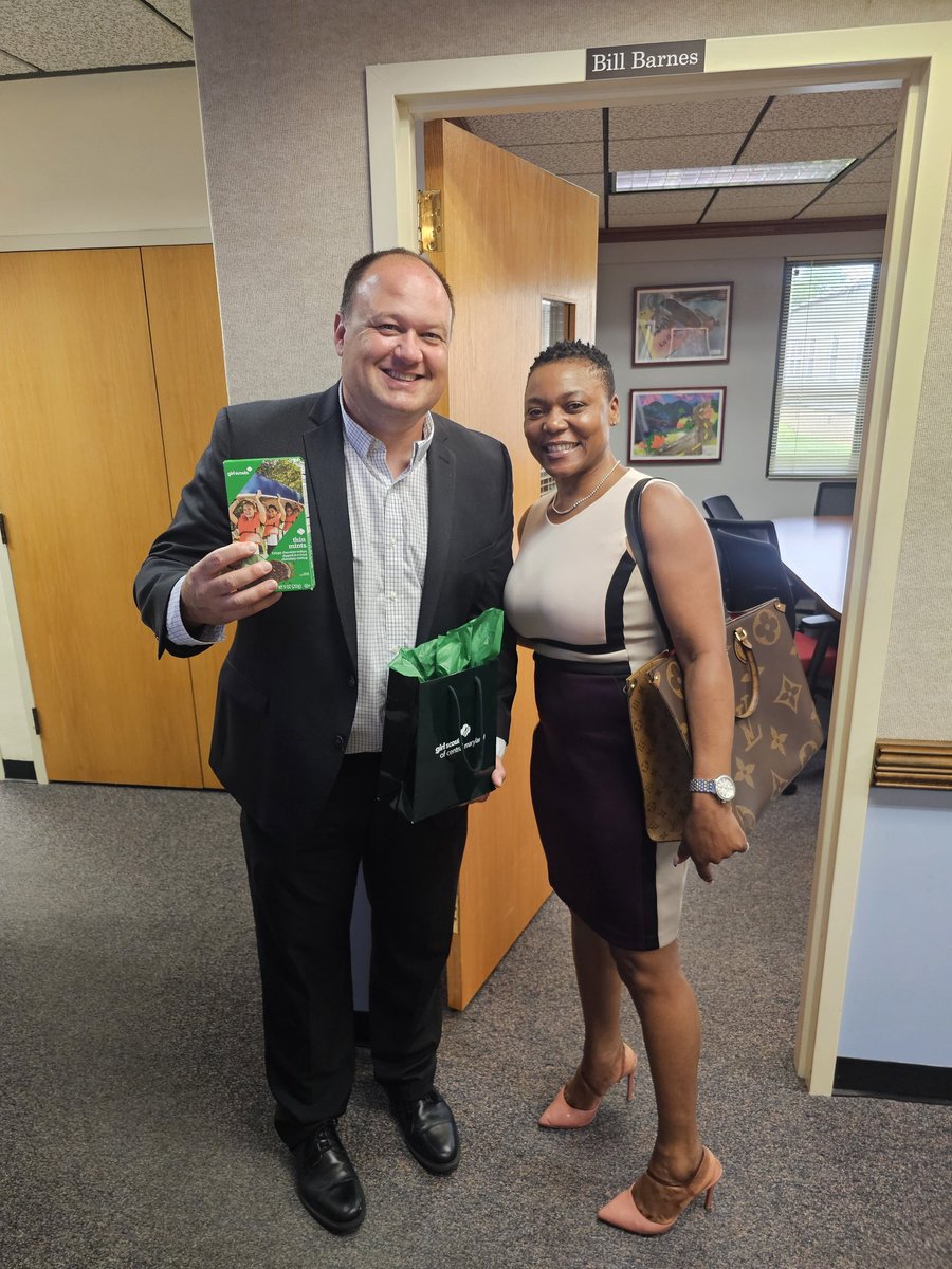 GShernette's tweet image. Connecting communities of care.  Delighted to meet @HCPSS Superintendent Dr. Bill Barnes. Congratulations Dr. Barnes!  @GScentralMD is excited to be of service to girls in @HowardCountyMD...and of course #thinmints make it all worthwhile. #fortheloveofgirls #fortheloveofchildren