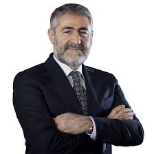 ato_akd's tweet photo. Yastığa başını koyarsın
Bi an eski sevgilin aklına gelir
Çok sevmişsindir
Özlersin
Gözlerin dolar
Derin bi nefes alır şimdi nasıl da güzel uyuyordur dersin
Anıların canlanır gözlerinde
Rüyamda görsem keşke diye dua edersin
Ah be Nebati…
İşte öyle bir şey
Dön gel düşür faizleri https://t.co/sJPzpkZTa1
