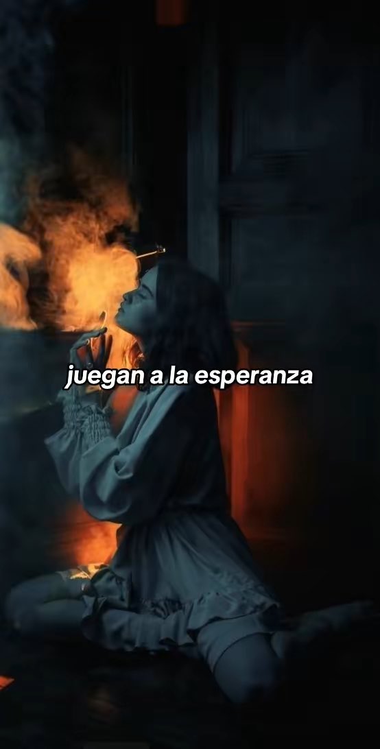 trvctor's tweet photo. Antes de dormir mis suspiros 
juegan a la esperanza
en gemidos pendientes,
con tus latidos ausentes, 
afilándose en mi espalda.

#poesiasoneto
#poesiaerotica
#poesiagótica
#poesiadenegromancia
#poesiadelAmor
#mujeres https://t.co/ZhfGz8C9T3