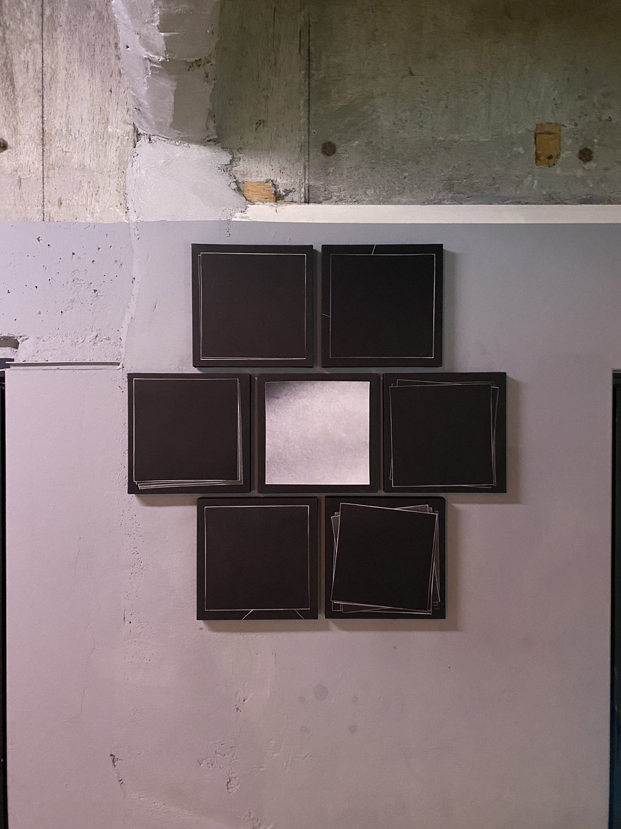 新作ORIGAMI
これ以上のミニマル感は写真ではもう出せないだろう。
新しい作風が増えて今コレだ！とピンときてます。もはや写真なのか。
写真としての情報は組み込まれているので写真だと思います。
7/28迄@BnA_artWALL日本橋