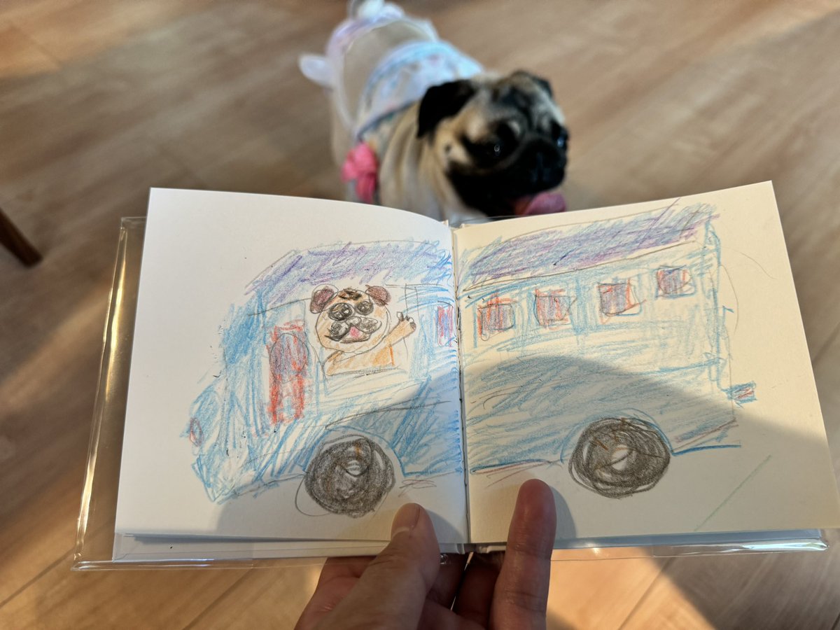 バスツアーの昼ご飯の後は、絵本を作成しました。