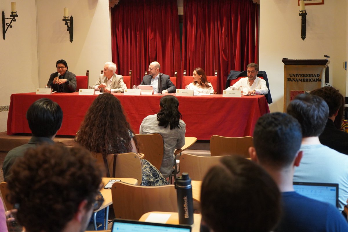 UPMexico's tweet photo. ¿Sabías que el cómputo en la nube está revolucionando las finanzas digitales?

En un panel organizado por la UP y México Exponencial, expertos como Román Rodríguez, profesor-investigador de la Facultad de @EmpresarialesUP, discutieron cómo esta tecnología reduce costos de transacción y facilita el acceso en áreas rurales. Conoce más 👉 https://t.co/aZfVe8IYx1