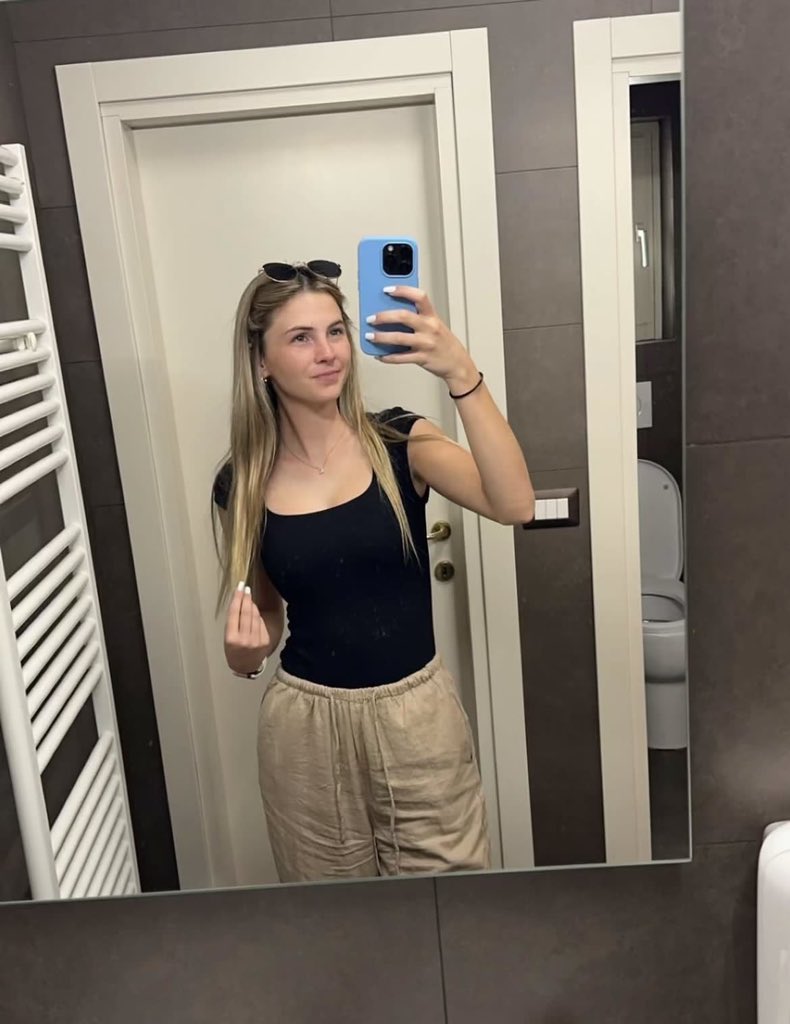 itslexismith1's tweet photo. Comment a “🥰” if I’m your type.. I’m checking https://t.co/dixDC45wDg