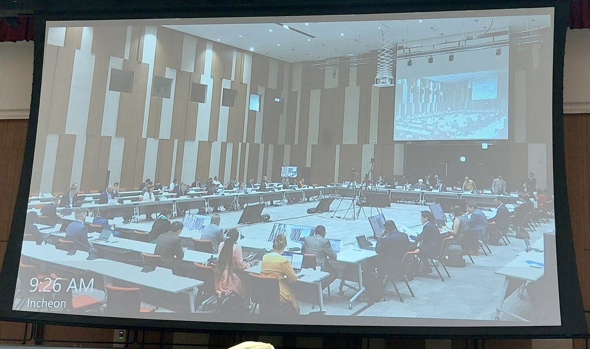 larutadelclima's tweet photo. If we could only fit in the room! 🐥 @UNFCCC Loss and Damage Fund Board keeps us in the next room. Power takes a lot of room and leaves no space for Observers. Imagine #lossanddamage was an existential crisis and harmed human rights. 🫠 https://t.co/xoLKCLZcFc