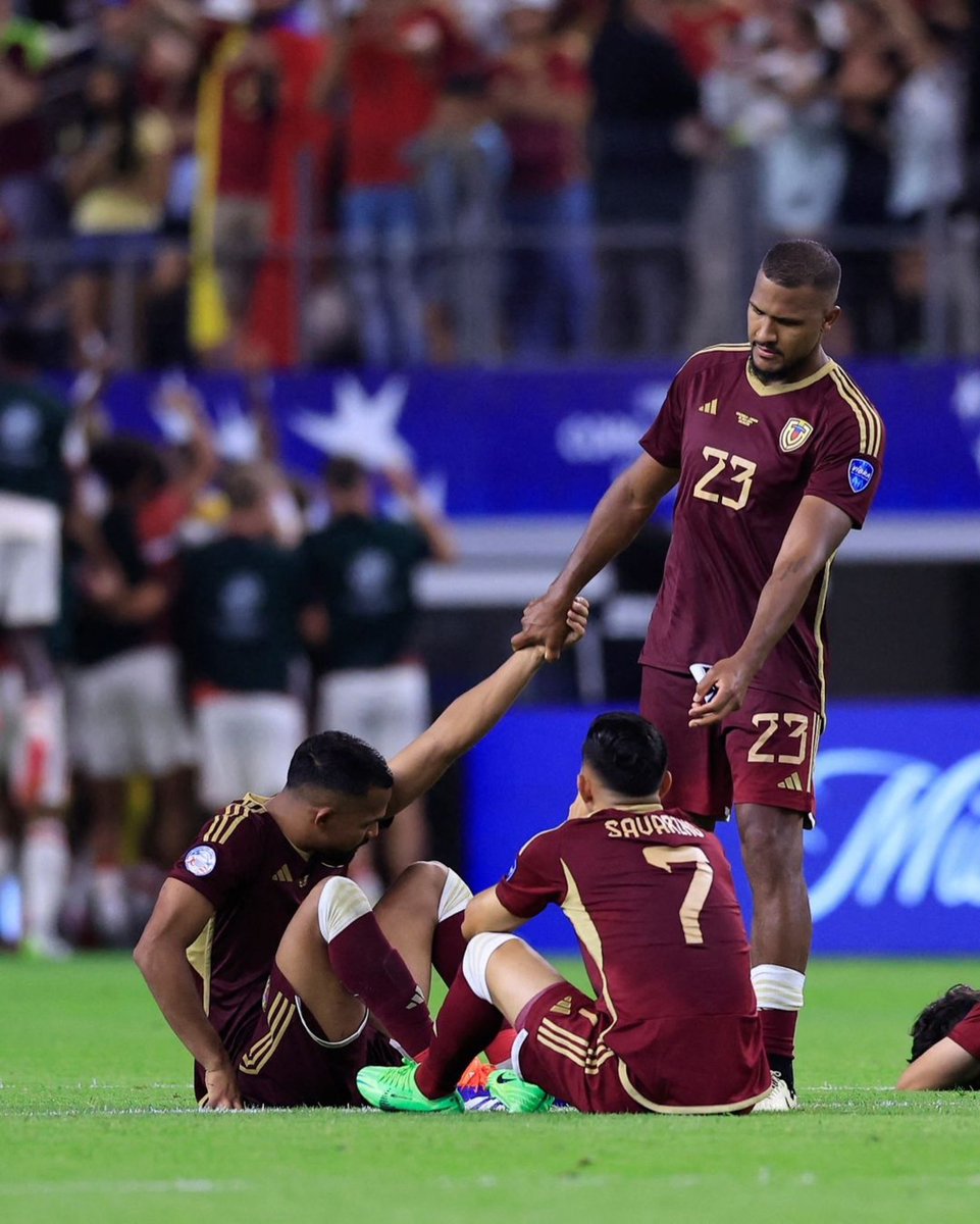 FrancoDeVita's tweet photo. Aparte de lo arrecho que han sido en el campo, lo más grande que han conseguido es que el mundo entero hable de la Vinotinto. https://t.co/1C2PLhN2q9