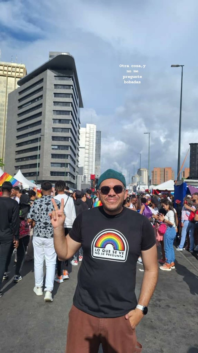 Castillaleo's tweet photo. Ayer fue como 4 edicion que asisto, y si es genial compartir con otros iguales, pero tambien se me arruga el corazon en ver que aun hay otros que solo ese dia solo pueden ser ellos, lucho por esos para que se sientan asi todos los dias . 
Desde el respeto
Desde el amor https://t.co/gbvX5qyacx