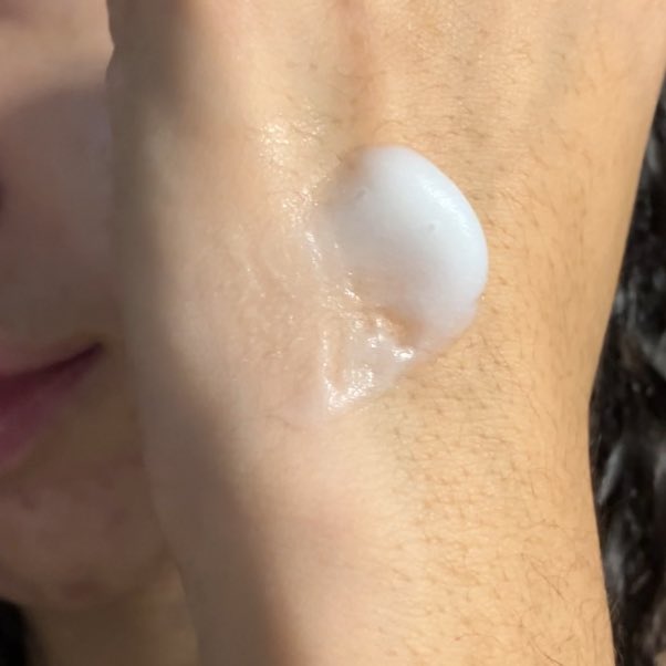 kintanmarc's tweet photo. Baru kali ini nemuin moisturizer yang teksturnya unik kaya gini

Mana claimnya bisa repair skin barrier sekaligus bisa buat oil control? Kira kira gimana ya feelsnya buat kulit kering? https://t.co/pBw2x3MQRy