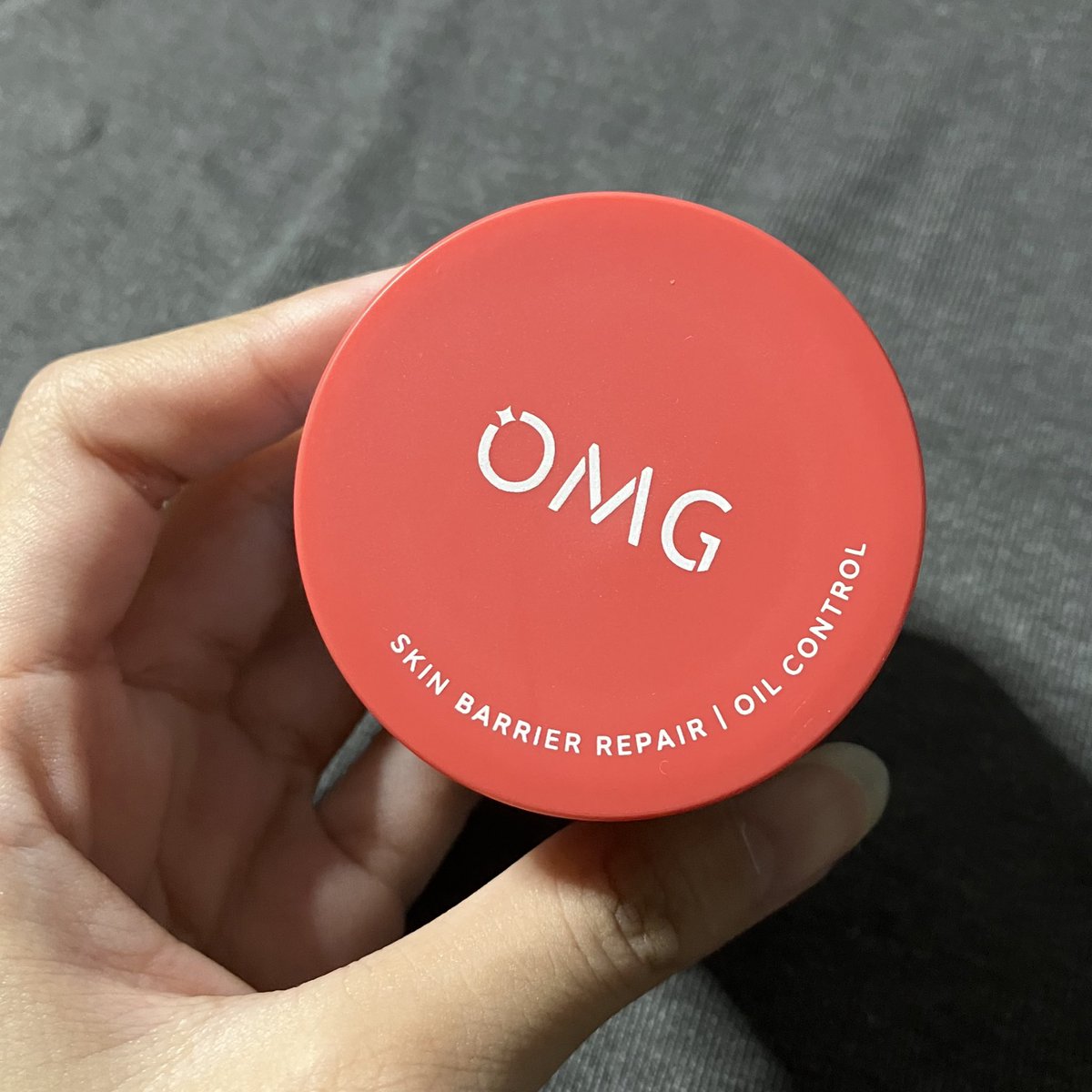 kintanmarc's tweet photo. Baru kali ini nemuin moisturizer yang teksturnya unik kaya gini

Mana claimnya bisa repair skin barrier sekaligus bisa buat oil control? Kira kira gimana ya feelsnya buat kulit kering? https://t.co/pBw2x3MQRy