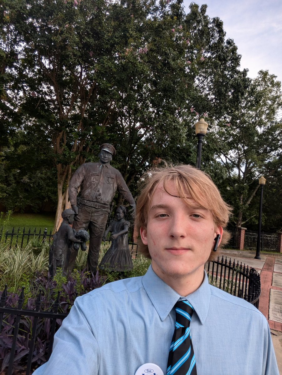 I had an amazing time meeting DMP at the meet and greet in Tallahassee, Florida. I had many conversations about her campaign and the restoration of the Everglades. She will keep fighting for us! 

I also had an amazing time meeting my State Representative, <a href="/AllisonTantFL/">Rep. Allison Tant</a>. #TLH