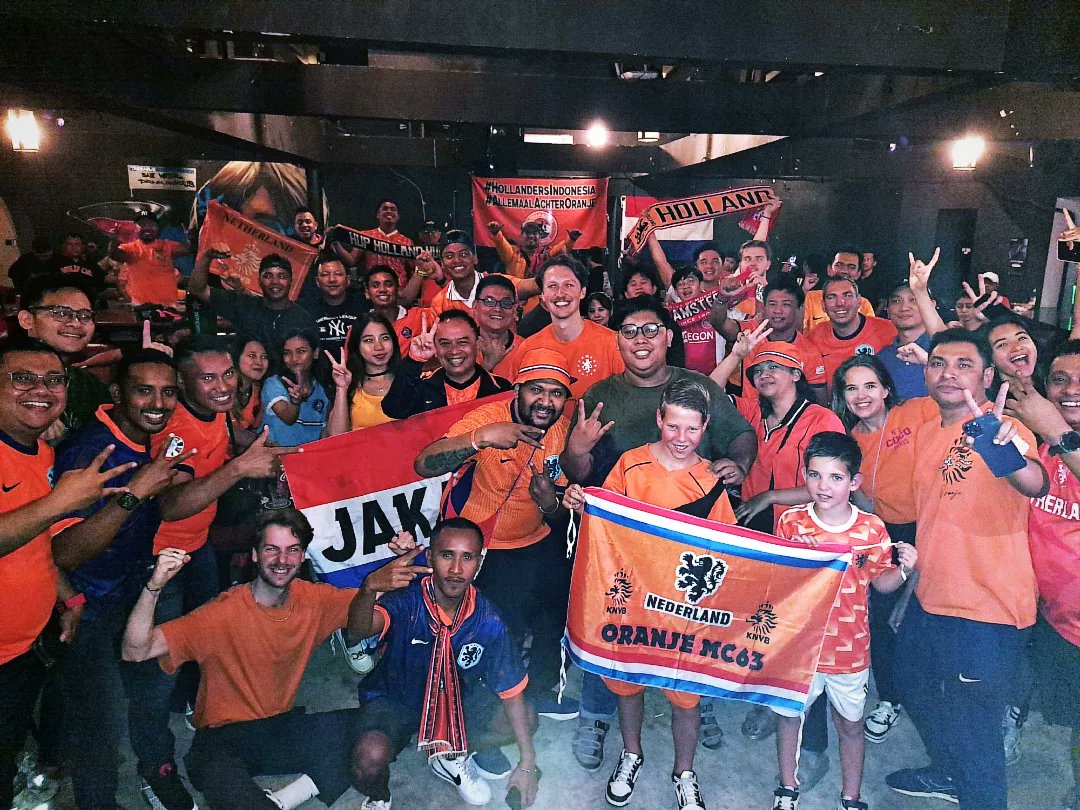 HollandersIndo's tweet photo. #HupHolland #OranjeBoven #dutch #dutchie #FansBelanda #Holland #nontonbareng #nobar #Belanda #kompeni #Oranje #kemang #Turkiye #voetbal https://t.co/ErTg3uL48C