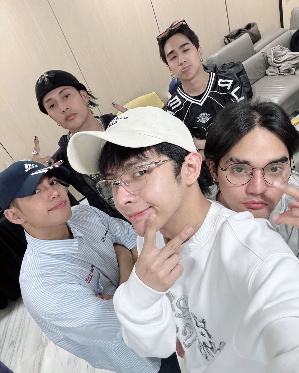 ABSCBNNews's tweet photo. The kings of P-pop truly hit different 🗺️

The lyric video of #SB19's "MAPA" has reached 100 million views on YouTube, according to the group's announcement on X.

Which line from the song is your favorite, A'TIN? 🎧 #ABSCBNNewsapan #MAPA_100MILLIONViews

(📷: @SB19Official)

Related story: https://t.co/5EKFwXhkHf