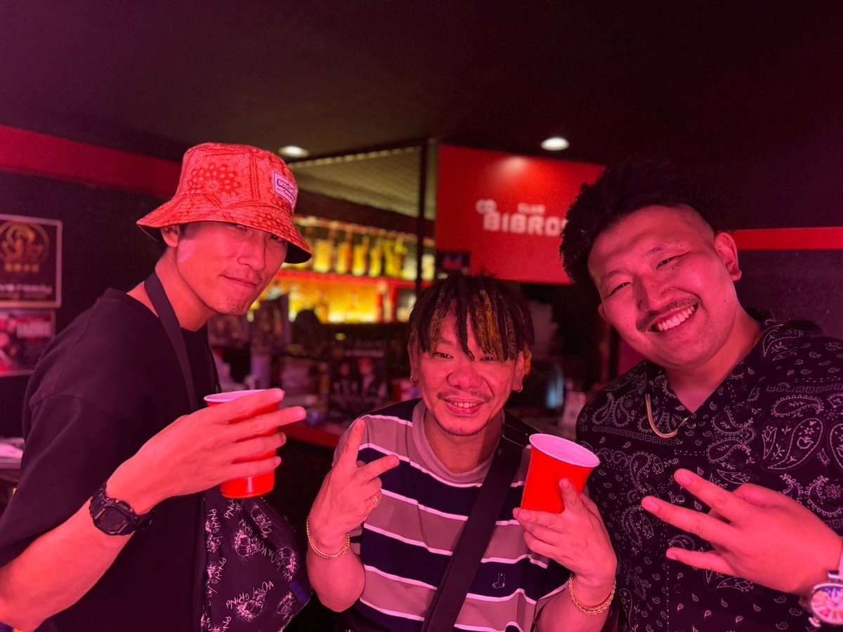 Deejay_YUG's tweet photo. ポートロイヤルお越しいただいた方
ありがとうございました🙇‍♂️

ダンス前のキッチンカー営業終了間際に
発電機爆発してぶっ壊れて病んでたけど
やっぱダンスホール行くと全て忘れるほどおもろい🙌

夏先取りみたいな服でライブしました🎤

次は9月🇯🇲 https://t.co/KqWuyfAsLE