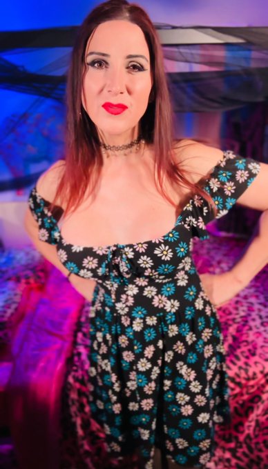 I&rsquo;m thinking about doing a show tonight on CB. I don&rsquo;t normally do live shows on Mondays&hellip; like ever.<a href="/tag/newprofilepic"class="tags"><span>#newprofilepic</span></a>