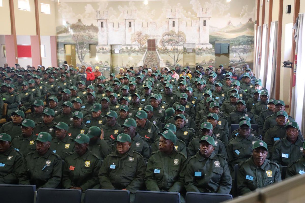 Panyaza Lesufi tweet media