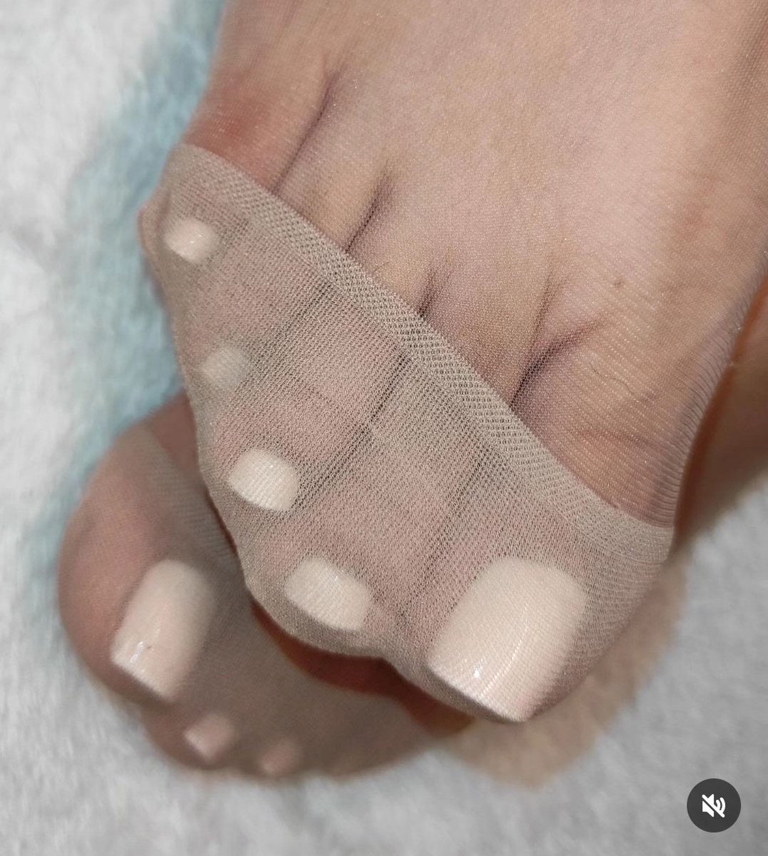 Whitetoeshouse's tweet photo. 😍👣😘👣😜👣👅👣🤍🤍🤍
#HouseOfWhite #prettytoes #prettyfeet  #whiteonly #AllWhite #PaintThemWhite #Whitetoes  #sexiifeet #sexiitoes #SuckEm #footfetish #feet #feetloversonly #feetqueen #CocaineWhiteToes #explorepage #feetloversonly #feetheat #pantyhose #whitetoesgoodpussy https://t.co/Tervw5O9yt