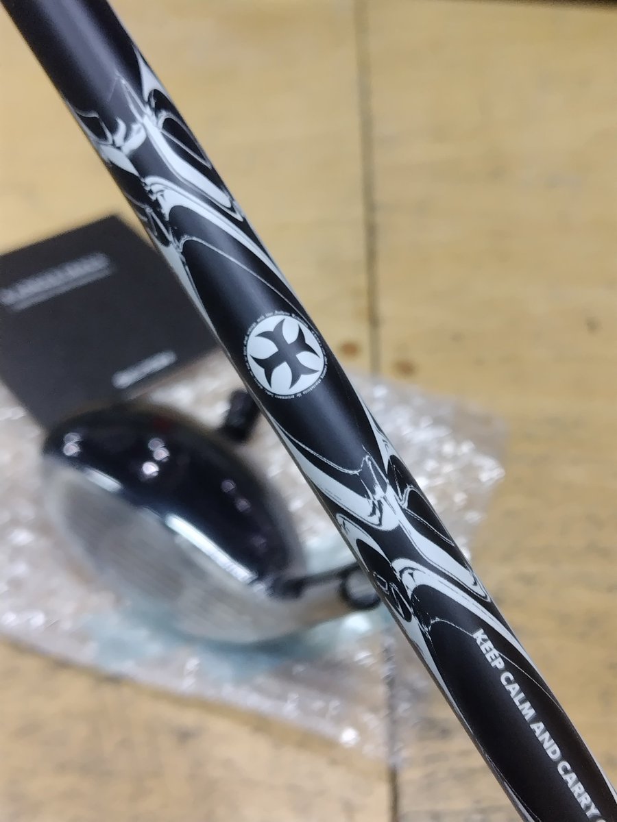 factory_bell's tweet photo. 「ＥＰＯＮ〜✨🆕✨ＡＦ-９５７」
エポンゴルフ 「AF-957 Hybrid」の作製ですm(_ _)m☀✨🤗
お客様が選ばれた番手は「Ｈ２４」🎵✨
シャフトは当店オリジナルTRPX「マットブラック UT-7」❗✨
グリップは人気のクロス「ツアーBLACK」🎵✨😆
#EPON
#AF957 #Hybrid #TRPX #べるくらぶオリジナルシャフト https://t.co/CQaeuZy3FV