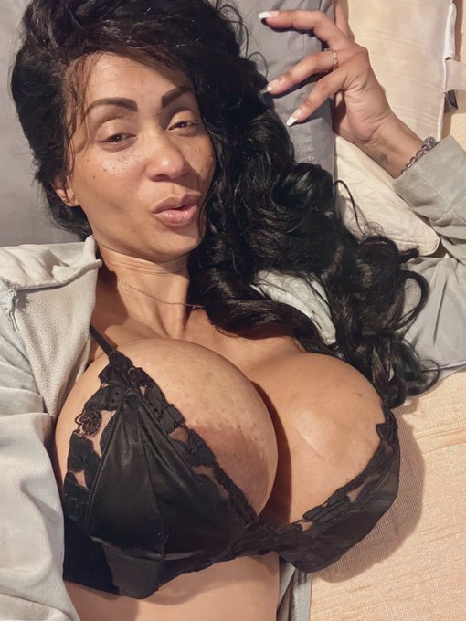 Late night shenanigans. ~Gloria L&rsquo;Amour https://t.co/GfOaGXsldl