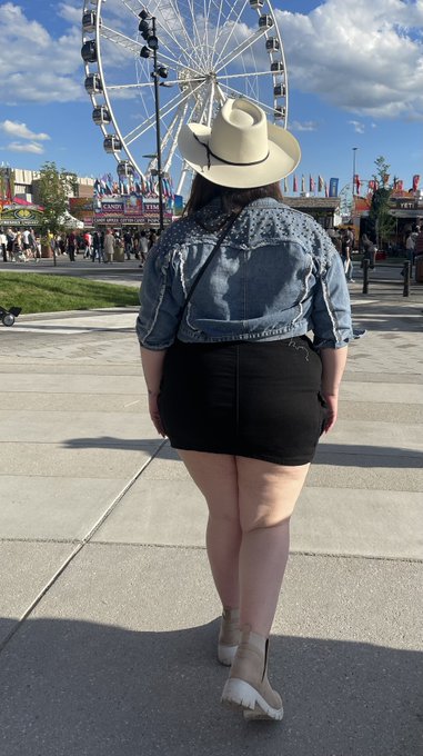 Is that tight and big butt mine? ... YES😏 https://t.co/B5OjHGmUub